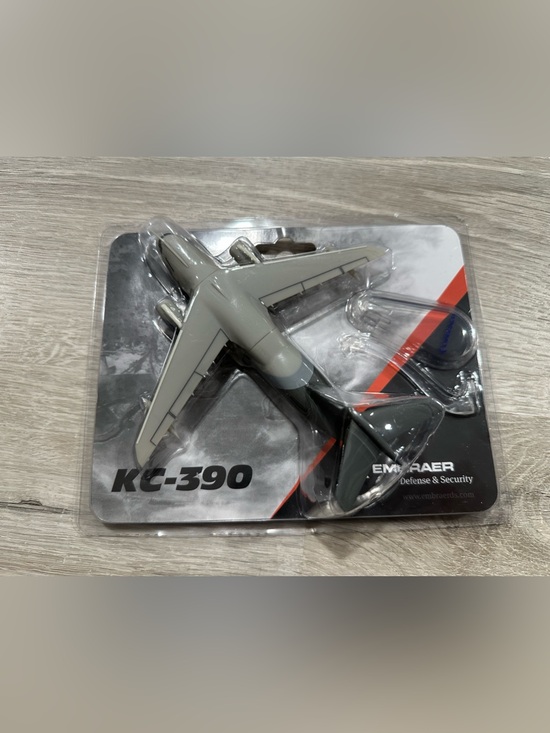 CH210 NEW SEALED Lupa Embraer KC-390 Scale 1:250 Model Plane